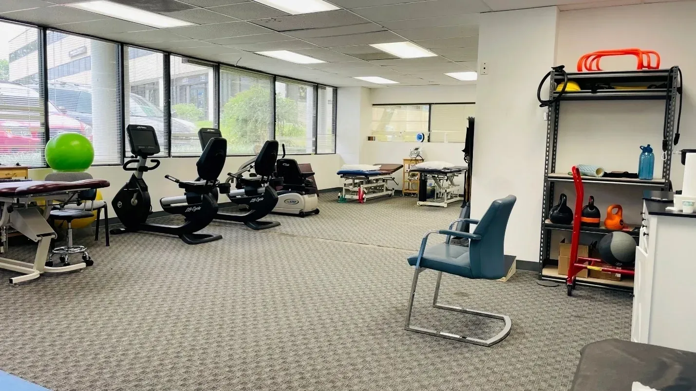 imgi_1_physical-therapy-clinic-625ba67